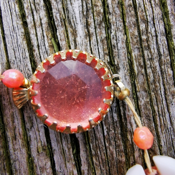 Vintage White and Pink Plastic Bead Necklace and Clip On Earrings - Picture 10 of 16